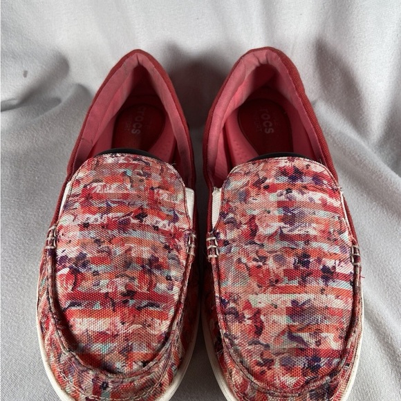 CROCS Women's WALU 11 Floral Loafers - Pink and Red - sz 6 fit smaller - - Picture 16 of 16
